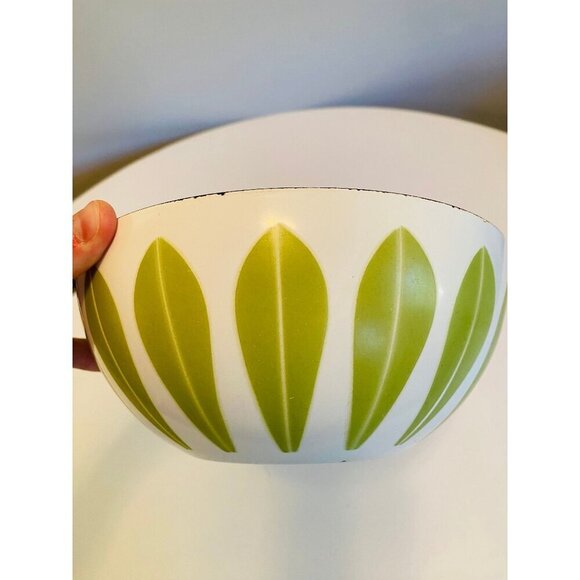 Vintage Cathrineholm Lotus Bowl, 8", Avocado Green and White Enameled Steel Bowl - Picture 9 of 9